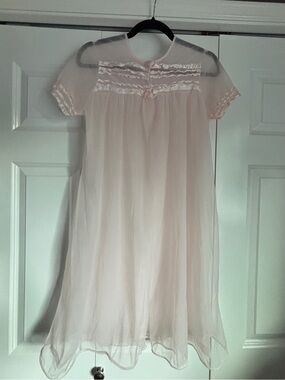 1970s Vintage Sheer Light Pink Peignoir with Lace Trim